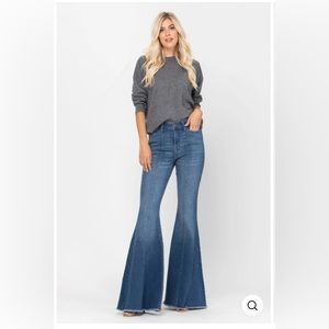 Judy Blue Super Flare Jeans